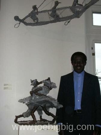 L'artiste sculpteur  avec ses sculptures du Prix Forclum à Dammarie lès Lys L'artiste sculpteur  avec ses sculptures du Prix Forclum à Dammarie lès Lys
