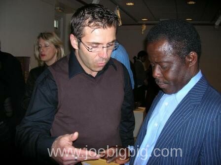 La remise du Prix Forclum de l'artiste sculpteur contemporain Joe Big-Big. Prix Forclum de l'artiste sculpteur contemporain Joe Big-Big.