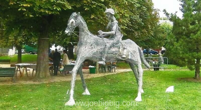 Cavalier. Exposition de Sculpture monumentale de Joe Big-Big au Moulin du Vey